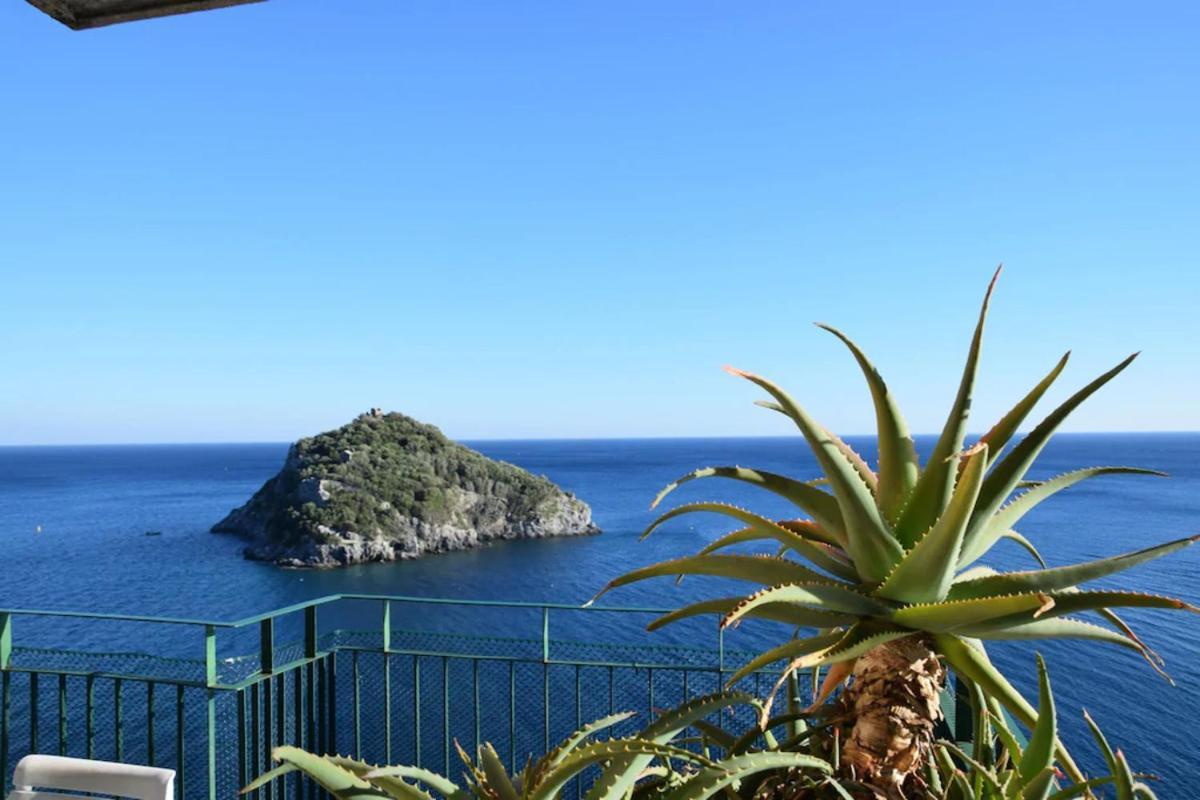 Appartamento Stupenda Vista Mare Bergeggi Exterior photo